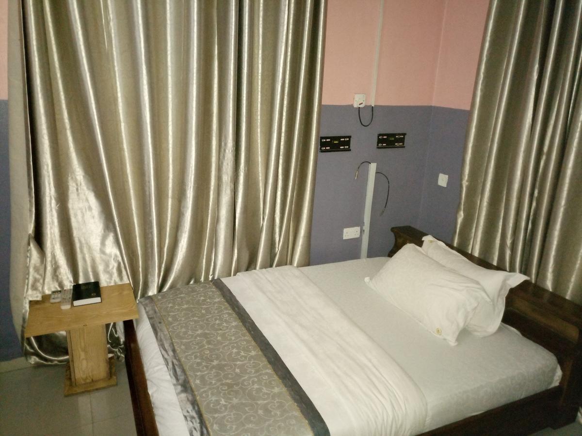 Glorious Hotel & Suites Ikotun Exterior photo