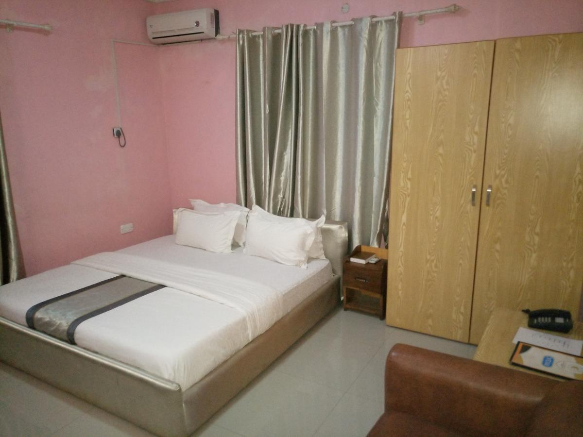 Glorious Hotel & Suites Ikotun Exterior photo