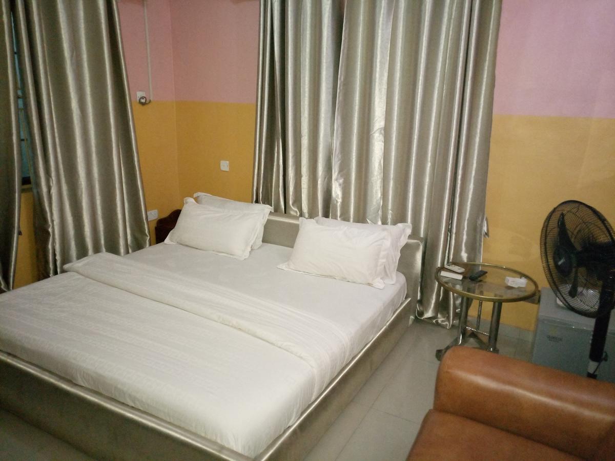 Glorious Hotel & Suites Ikotun Exterior photo