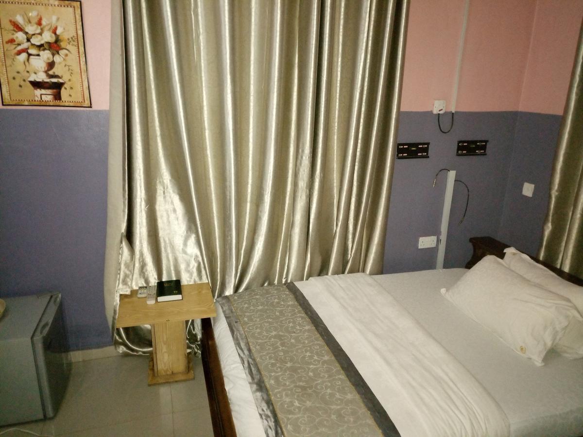 Glorious Hotel & Suites Ikotun Exterior photo