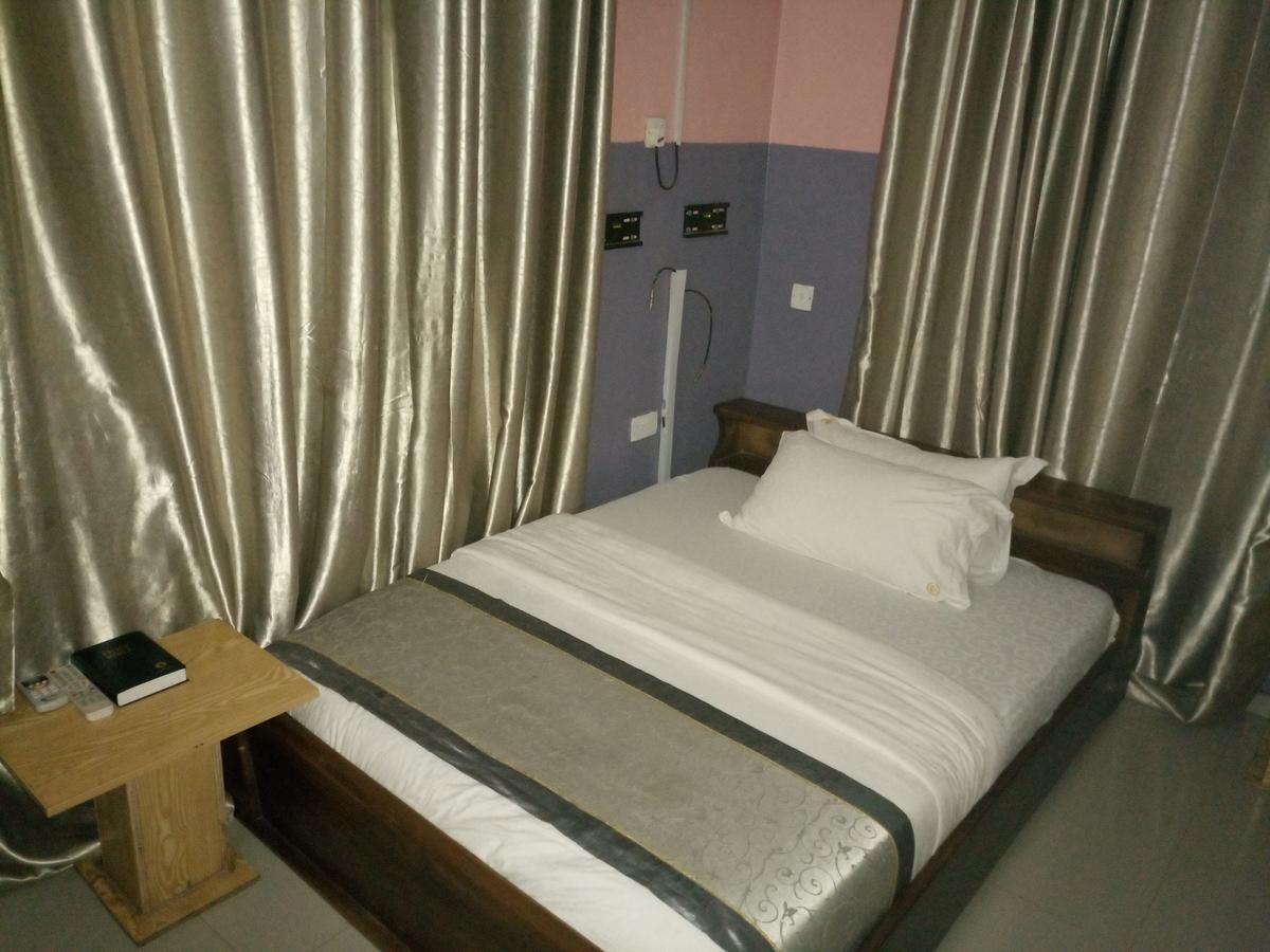 Glorious Hotel & Suites Ikotun Exterior photo