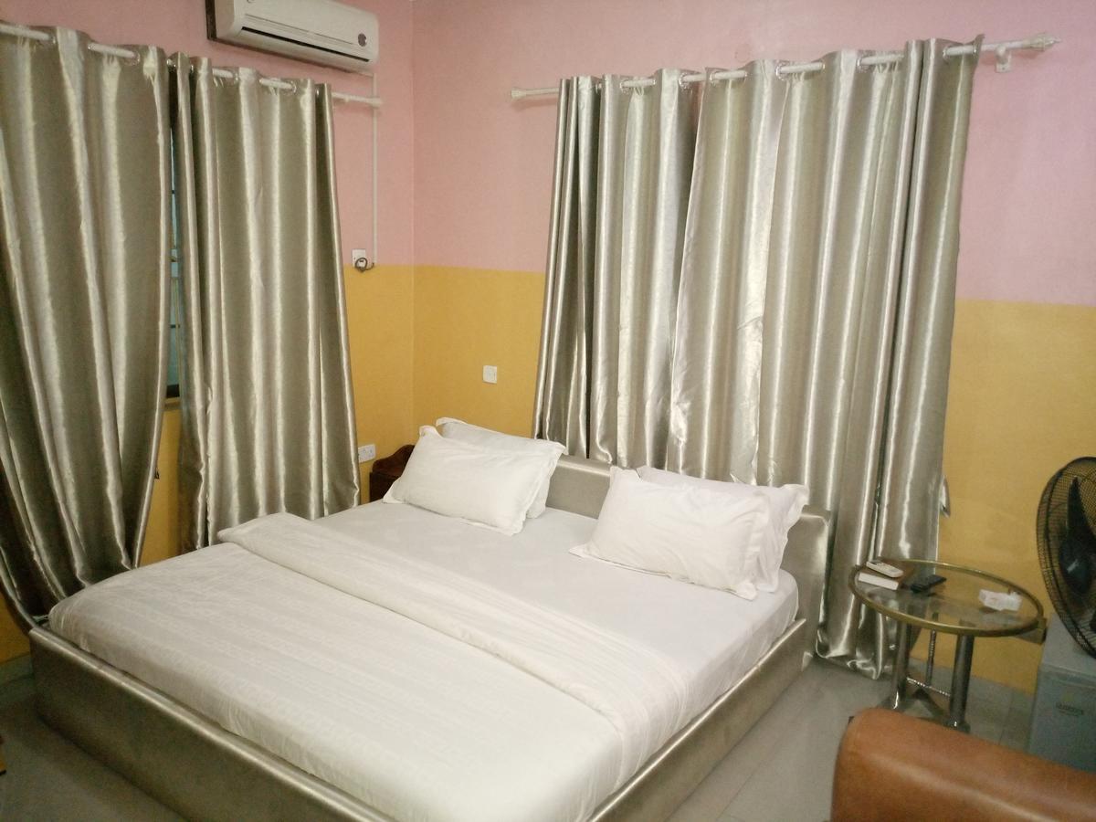 Glorious Hotel & Suites Ikotun Exterior photo