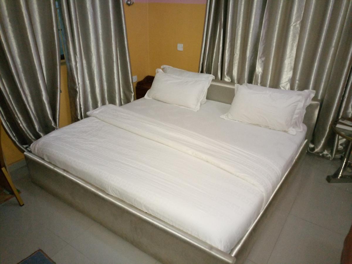 Glorious Hotel & Suites Ikotun Exterior photo